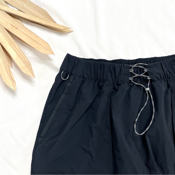 Hoka One One Moabi River Black Elastic Drawcord Pull On Gym Shorts Size Small - Picture 2 of 7